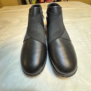 Bernie Mev- Black TW1 Sz 37 ankle bootie with a rubber sole elastic strap design